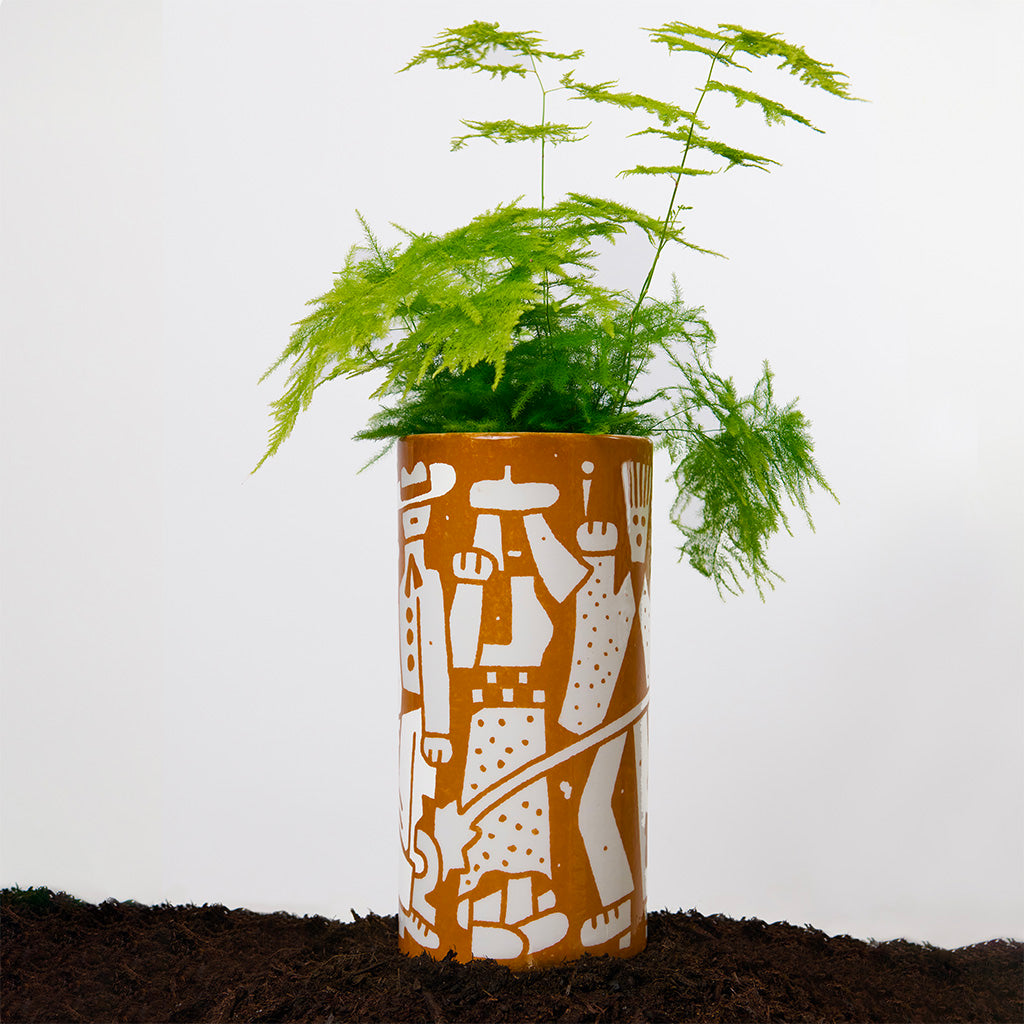 A unique hand-painted ceramic by Philip Lindeman: the jug "Verdis Quo III", available as a one-of-a-kind artwork at the Galleria Varsi art shop.