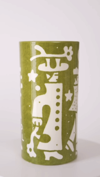 Acquista la brocca "Verdis Quo II" di Philip Lindeman, una ceramica d'artista dipinta a mano dalla galleria Varsi Art & Lab di Roma.