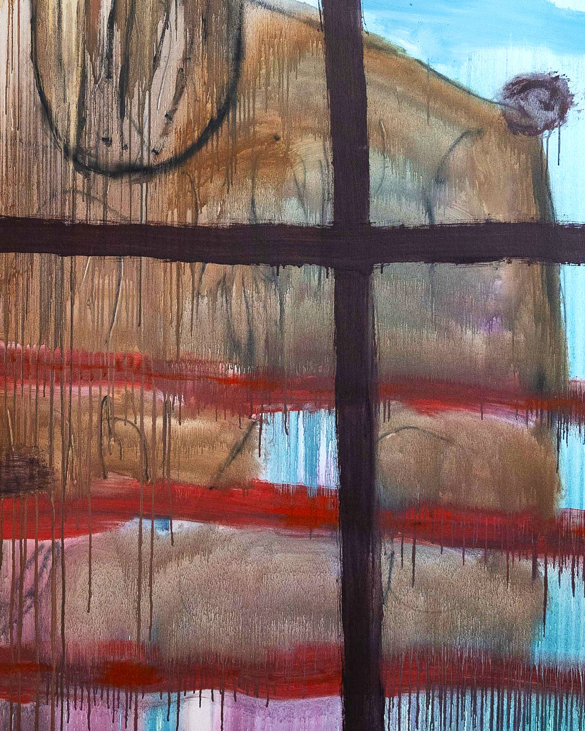 CANE CON FIOCCO CHIUSO DIETRO AL CANCELLO