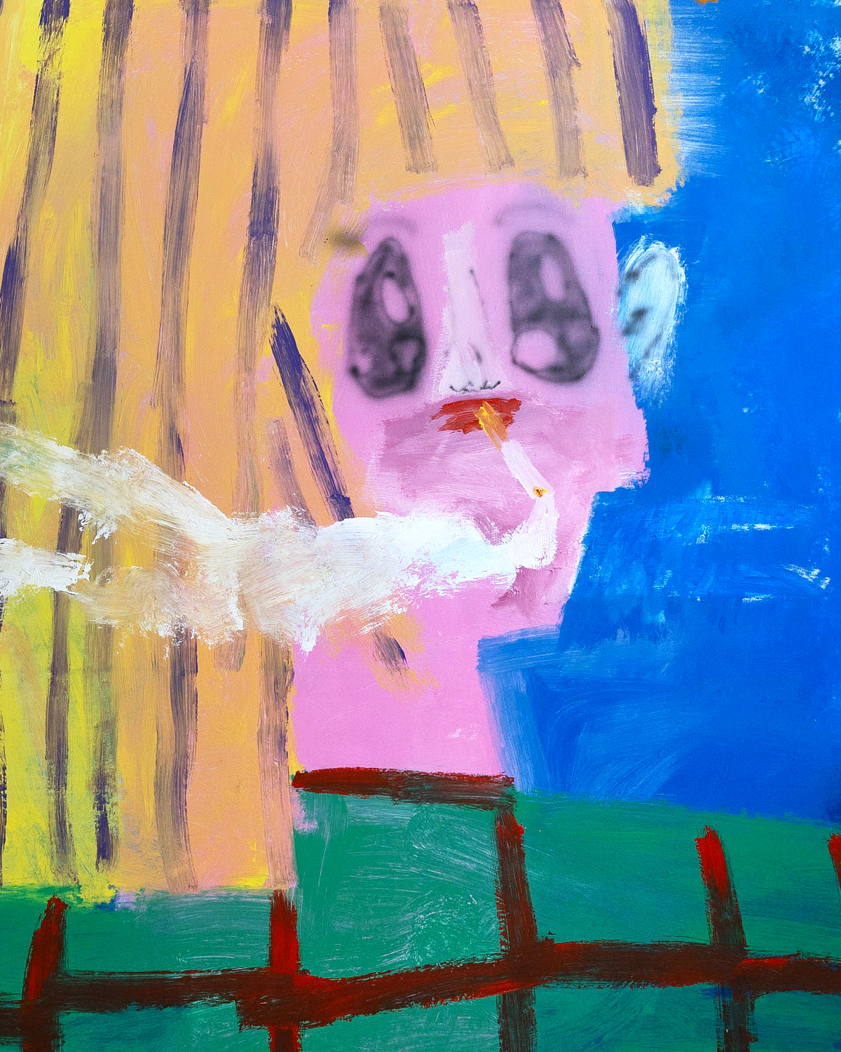 RAGAZZA CHE FUMA UNA SIGARETTA